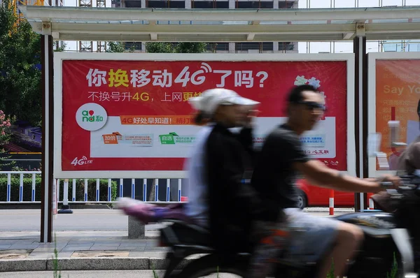File Ciclistas Passeio Passado Anúncio Para Redes Lte China Mobile — Fotografia de Stock