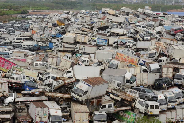 Vista Depósito Chatarra Apilada Alta Con Vehículos Desechados Ciudad Yiwu —  Fotos de Stock