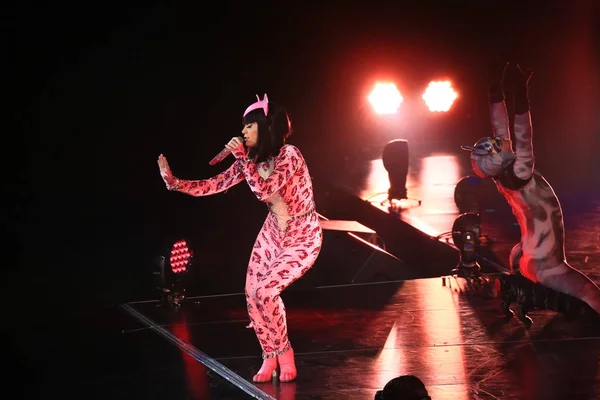 2015 日の彼女のプリズムで世界ツアー 上海コンサートで実行するアメリカの歌手ケイティ ペリー — ストック写真