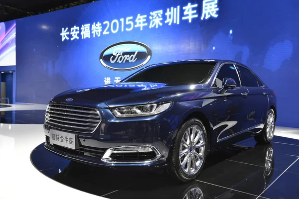 Ford Taurus Jest Wystawie Podczas Wystawy Motoryzacyjnej Shenzhen Miasta Południowej — Zdjęcie stockowe