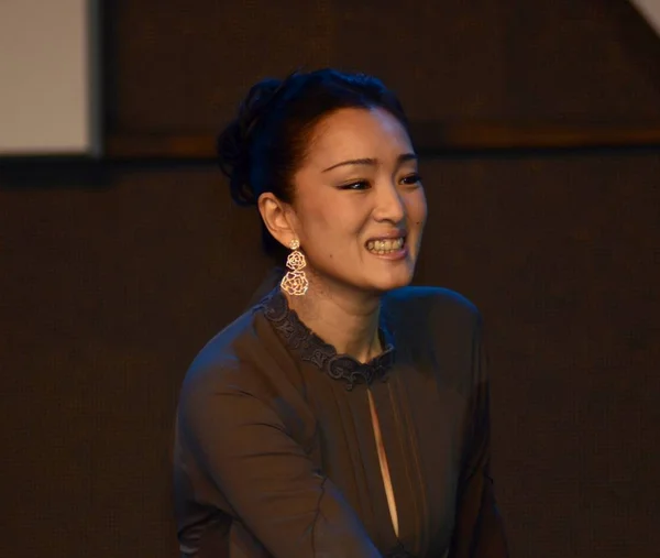 Китайская Актриса Гун Улыбается Время Ежегодной Вечеринки Компании Шанхае Китай — стоковое фото