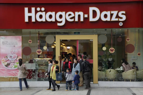 Clientes Deixam Uma Sorveteria Haagen Dazs Cidade Haikou Província Chinas — Fotografia de Stock