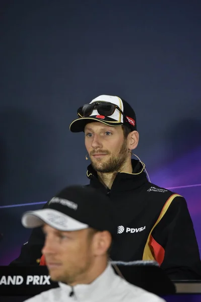 Pilote Britannique Jenson Button Malaren Devant Pilote Français Romain Grosjean — Photo