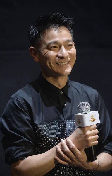 2015年9月22日 香港演员刘德华在中国西南四川省成都市举行的新片 拯救吴先生 新闻发布会上微笑 — 图库照片