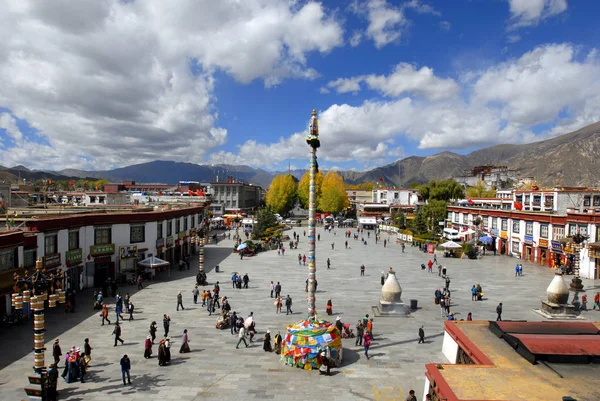 Pohled Náměstí Před Chrámem Jokhang Nebo Klášter Qokang Lhasi Jihozápadní — Stock fotografie