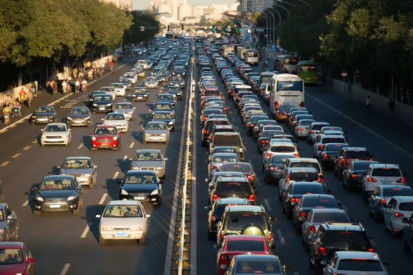 Masas Vehículos Viajan Por Una Carretera Concurrida Beijing China Septiembre — Foto de Stock