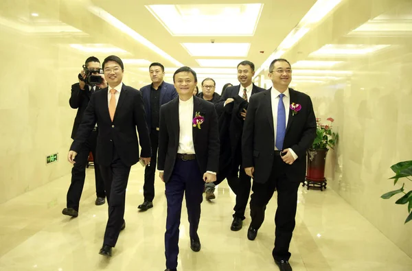 Jack Yun Presidente Alibaba Group Otros Ejecutivos Llegan Ceremonia Admisión —  Fotos de Stock
