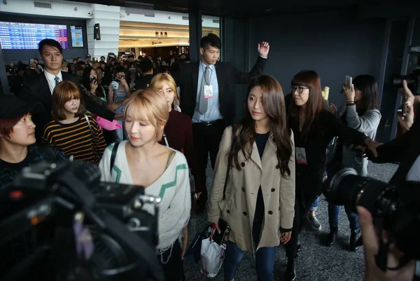 Medlemmar Sydkoreansk Tjejgrupp Aoa Anlända Taiwan Taoyuan International Airport Efter — Stockfoto