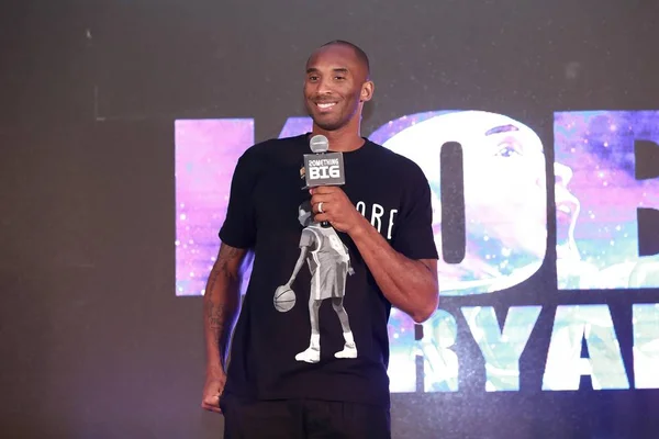 Amerykański Koszykówka Superstar Kobe Bryant Uczęszcza Konferencji Prasowej Aby Poprzeć — Zdjęcie stockowe