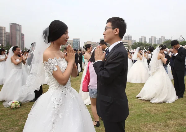 신혼의 남서부 중국의 2015에 결혼식에 — 스톡 사진