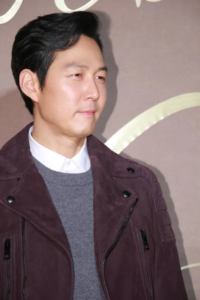 韓国俳優イ ジョンジェは 2015 日バーバリーの旗艦店 江南区清潭洞ソウル 南朝鮮のオープニング イベントのために到着します — ストック写真
