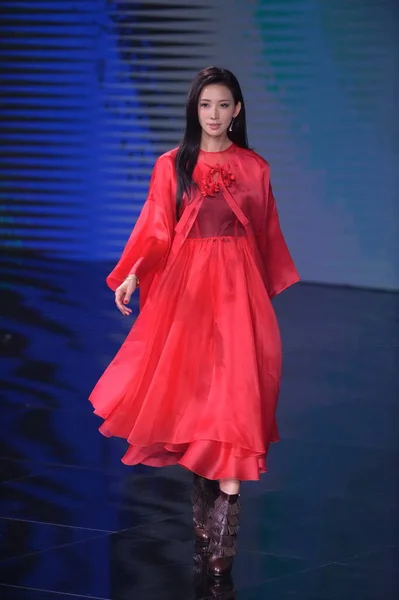 Taiwanese Model Actress Lin Chi Ling Parades Fashion Show Chinese — Stock Photo, Image