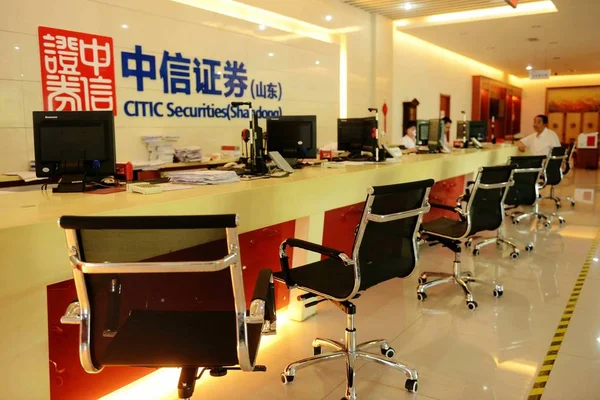 Vista Interior Una Sucursal Citic Securities Ciudad Qingdao Provincia Shandong — Foto de Stock