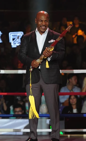 Der Pensionierte Amerikanische Boxer Mike Tyson Posiert Während Einer Pressekonferenz — Stockfoto