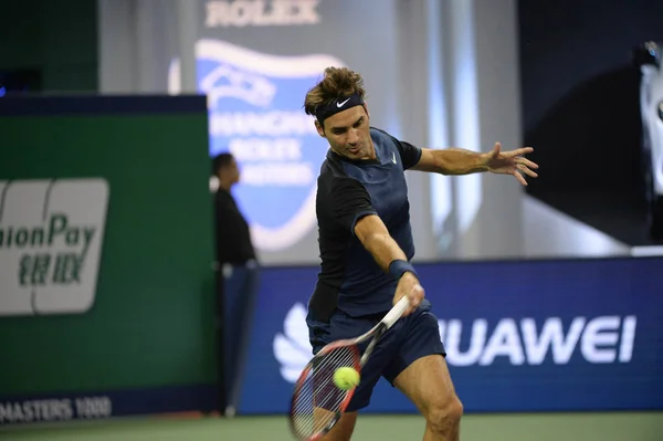 Roger Federer Suíça Retorna Tiro Para Albert Ramos Vinolas Espanha — Fotografia de Stock