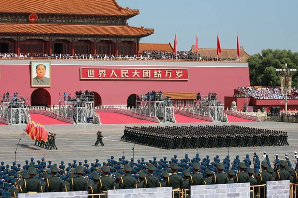 Chiński Pla Ludowej Armii Wyzwolenia Żołnierze Maszerują Przeszłości Trybuny Tiananmen — Zdjęcie stockowe