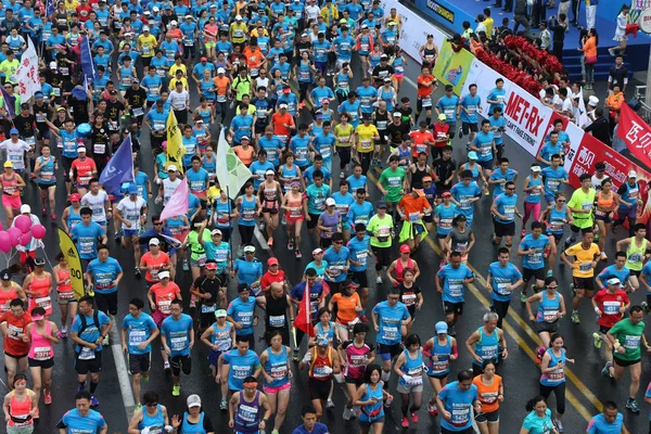 Participantes Correm Durante Meia Maratona Xangai 2015 Pudong Xangai China — Fotografia de Stock