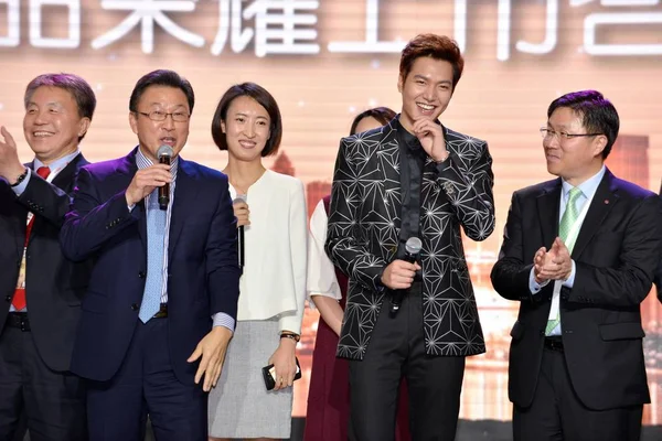 韓国の人気俳優イ ミンホ 番目の権利 電子の新製品プロモーション イベント中に笑顔 2015 日中国南部の広東省 広州市の — ストック写真