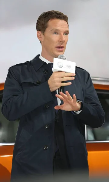 Британський Актор Бенедикт Cumberbatch Пози Рекламні Подією Позашляховик Saic Двигуна — стокове фото