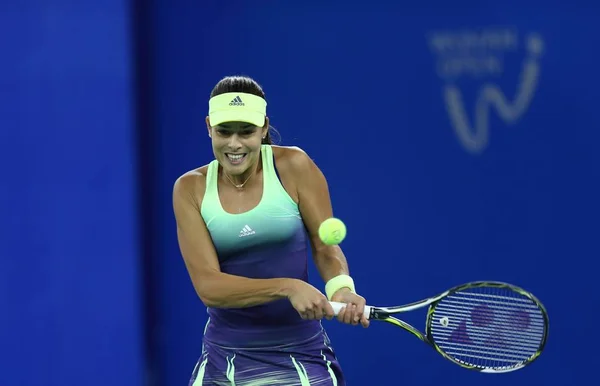 Ana Ivanovic Serbii Zwraca Strzał Garbine Muguruza Hiszpanii Meczu Trzeciej — Zdjęcie stockowe