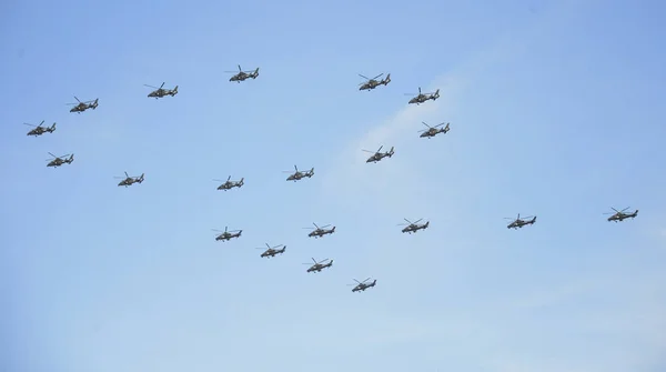 Des Hélicoptères Militaires Forment Alors Ils Survolent Place Tiananmen Lors — Photo