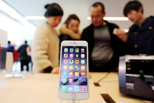 Chinese Klanten Kopen Iphone Smartphones Apple Store Het Winkelcentrum Van — Stockfoto