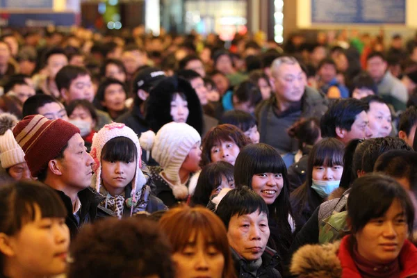 Kinesiska Passagerare Folkmassan Beijing Järnvägsstationen Som Kommer Tillbaka Hem För — Stockfoto