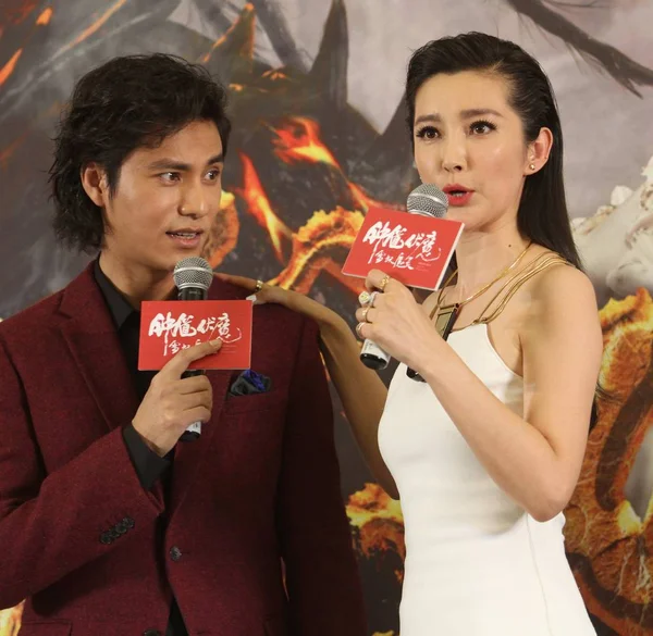 Die Chinesische Schauspielerin Bingbing Rechts Spricht Während Der Pressekonferenz Ihrem — Stockfoto