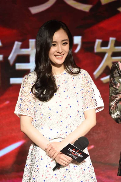 Actrice Chinoise Yang Sourit Lors Une Conférence Presse Pour Son — Photo