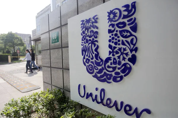 Китайские Сотрудники Покидают Центр Исследований Разработок Unilever Шанхае Мая 2014 — стоковое фото