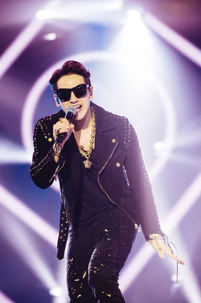 2015年4月16日 韩国歌手兼演员雨在中国澳门举行的第19届中国音乐奖颁奖典礼上表演 — 图库照片