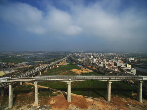 2015年12月24日 中国海南省海口市荣山村环岛世界第一条高速列车线路的一段景观 — 图库照片