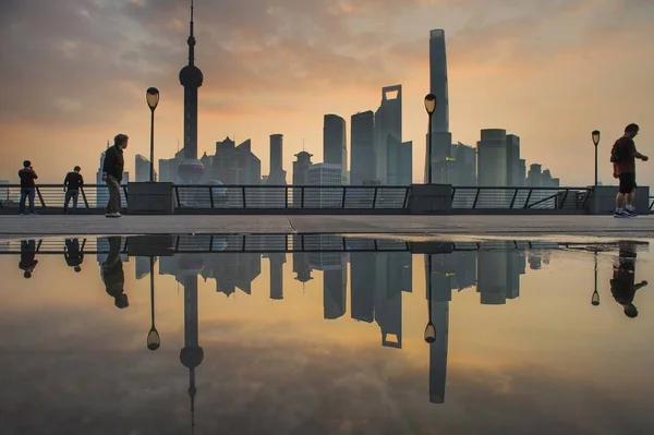 Bund Pudong Lujiazui Finans Bölgesi Sol Shanghai Kulenin Yüksek Sağ — Stok fotoğraf