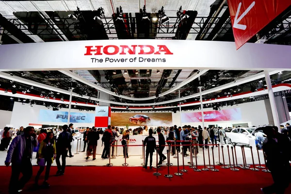 Menschen Besuchen Den Stand Von Honda Während Der Shanghai International — Stockfoto