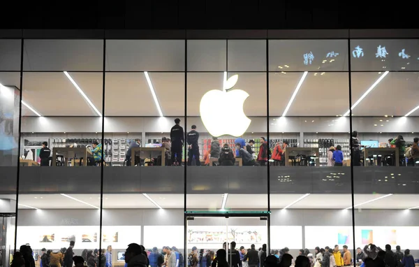 Klienci Odwiedź Sklep Apple Store Shenyang Miasta Prowincji Liaoning Północno — Zdjęcie stockowe