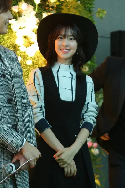 中国の彼女の新しいドラマのファン ミーティング イベント 2015 日で笑顔を見せるジン 淵韓国女優 — ストック写真