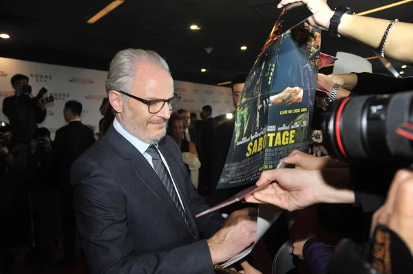 Amerykański Reżyser Francis Lawrence Centrum Znaki Autografy Dla Fanów Premierze — Zdjęcie stockowe