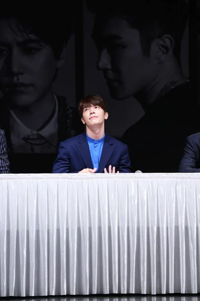 Дон Южнокорейской Бойз Группы Super Junior Принял Участие Пресс Конференции — стоковое фото