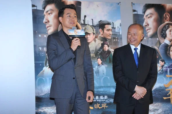 Hong Kong Director John Woo Right Chinese Actor Tong Dawei — Stock Photo, Image
