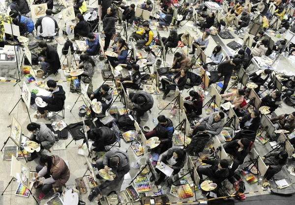 Los Candidatos Chinos Están Dibujando Mientras Participan Examen Ingreso Para — Foto de Stock