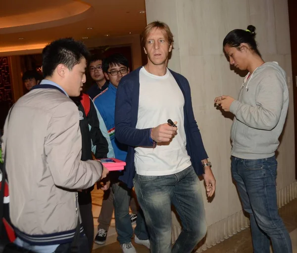 Italiaans Voetballer Massimo Ambrosini Schakelde Centreren Afgebeeld Aankomst Een Hotel — Stockfoto