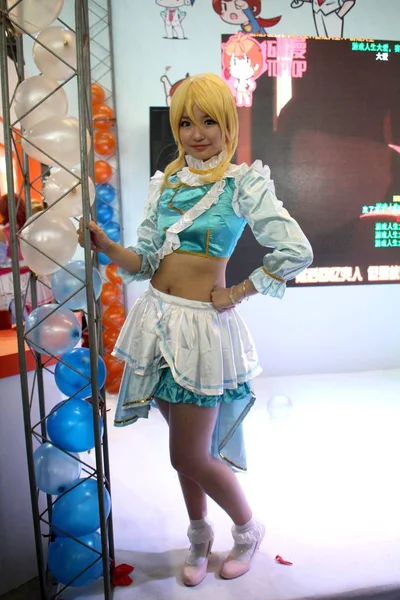 ショーガールはコスプレに身を包んだ 中国国際漫画とゲーム博覧会 Ccg 2015 中国の間にポーズを 2015 日衣装 — ストック写真