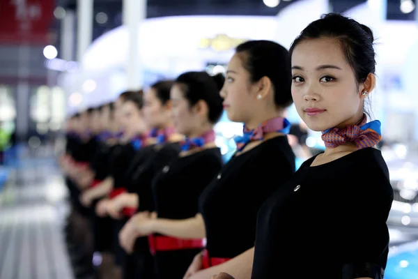 Anfitriãs Posam Linha Stand Buick General Motors Durante 16Th Shanghai — Fotografia de Stock