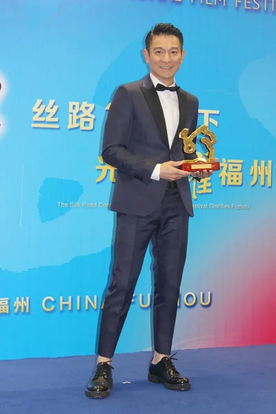 Actor Hong Kong Andy Lau Celebra Trofeo Mejor Actor Durante — Foto de Stock