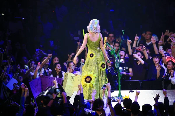 Amerykańska Piosenkarka Katy Perry Wykonuje Koncercie Shanghai Jej Pryzmatyczny World — Zdjęcie stockowe
