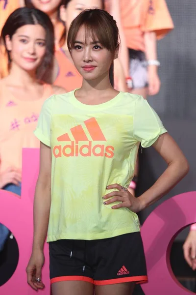 Tchajwanského Zpěvačka Jolin Tsai Představuje Během Tiskové Konference Pro Adidas — Stock fotografie