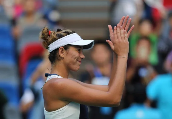 Garbine Muguruza Hiszpanii Reaguje Pokonaniu Anna Schmiedlova Słowacji Meczu Finału — Zdjęcie stockowe