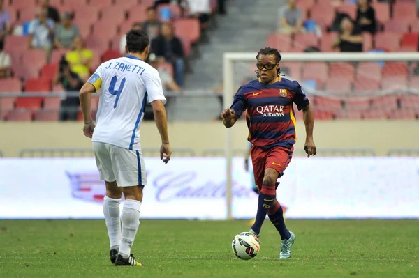 Javier Zanetti Inter Forever Esquerda Desafia Edgar Davids Fpbarcelona Jogo — Fotografia de Stock