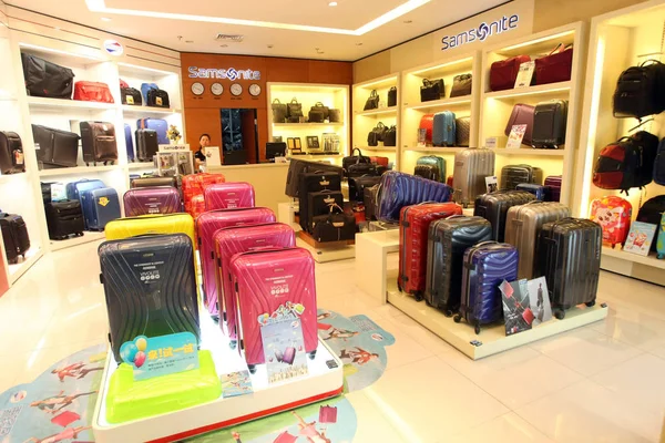 Luggages Estão Venda Uma Loja Samsonite Shopping Center Xangai China — Fotografia de Stock