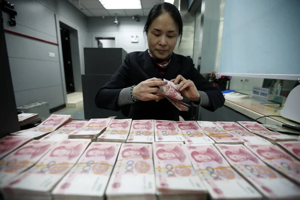 Kínai Jegyző Számol Rmb Renminbi Jüan Bankjegyek Egy Bank Ganyu — Stock Fotó